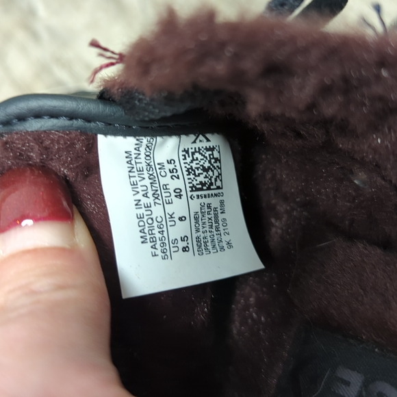 Slip-on Leather Converse w/ Fur Lining - Picture 4 of 6